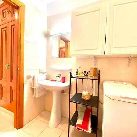 Bonito Apartamento De Un Dormitorio, Con Vista A La Piscina En Costa De Silencio, Tenerife Sur *